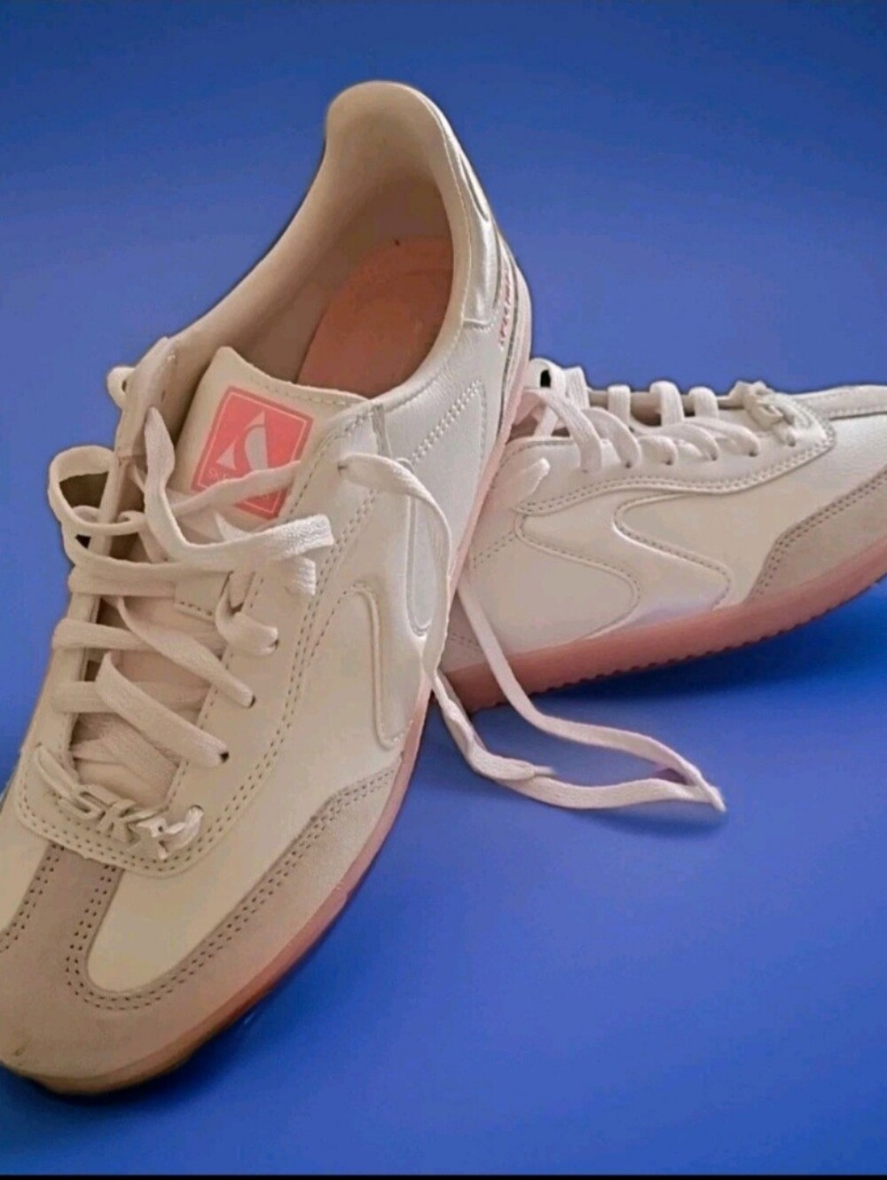 Skechers Women's Size 10 White Lace-Up Sneaker with Pink Sole